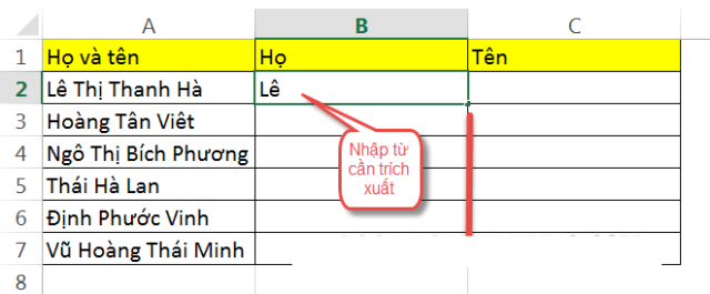 Nhập chữ họ đầu tiên rồi kéo chuột xuống những ô bên dưới